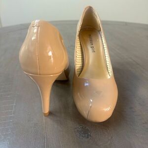 Madden Girl Getta high heel pumps.